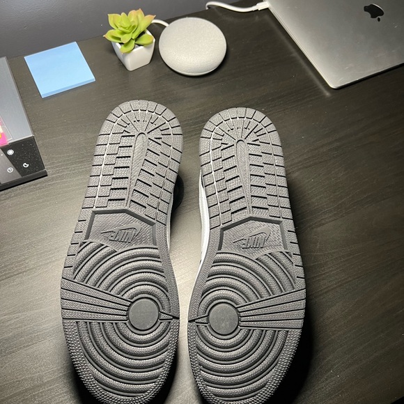 Mens Jordan 1 Low “Black Medium Grey” Size 11 - Picture 4 of 9